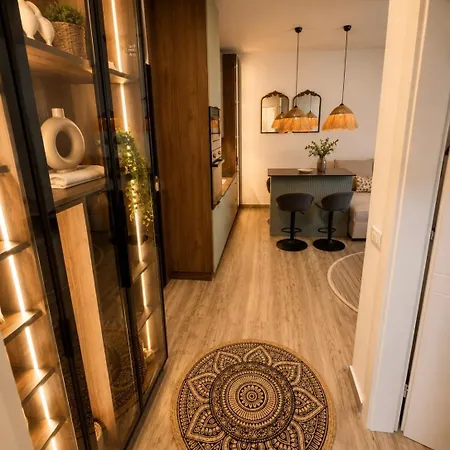Apartment Beachfront Escape 5 Star Resort, Balcony And Parking