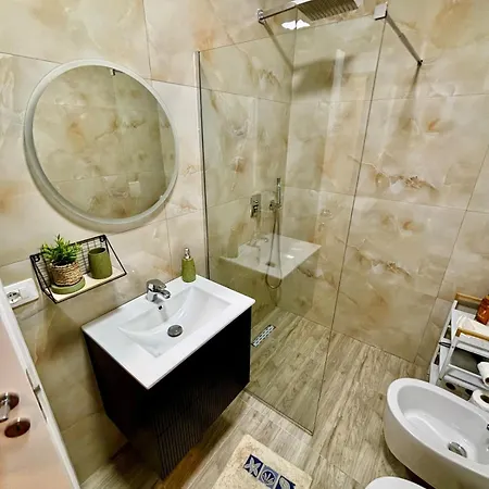 Beachfront Escape 5 Star Resort, Balcony And Parking Shengjin (Lezhe)