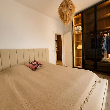 Beachfront Escape 5 Star Resort, Balcony And Parking Apartment