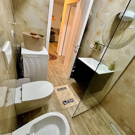 Beachfront Escape 5 Star Resort, Balcony And Parking Apartment Shengjin (Lezhe)