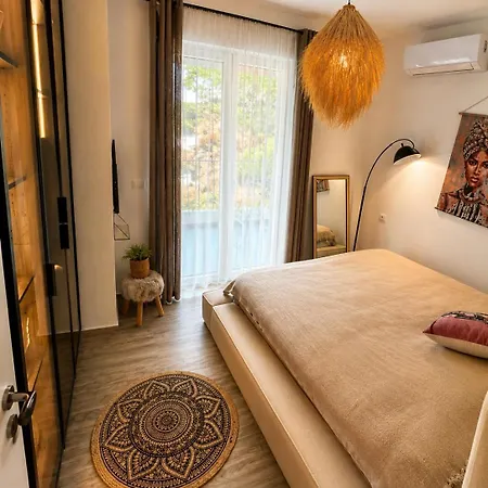 Beachfront Escape 5 Star Resort, Balcony And Parking Apartment