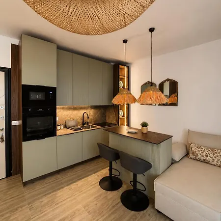 Apartment Beachfront Escape 5 Star Resort, Balcony And Parking