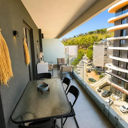Apartment Beachfront Escape 5 Star Resort, Balcony And Parking *