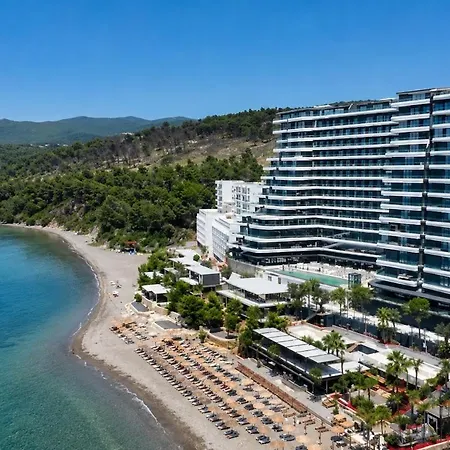 Beachfront Escape 5 Star Resort, Balcony And Parking *